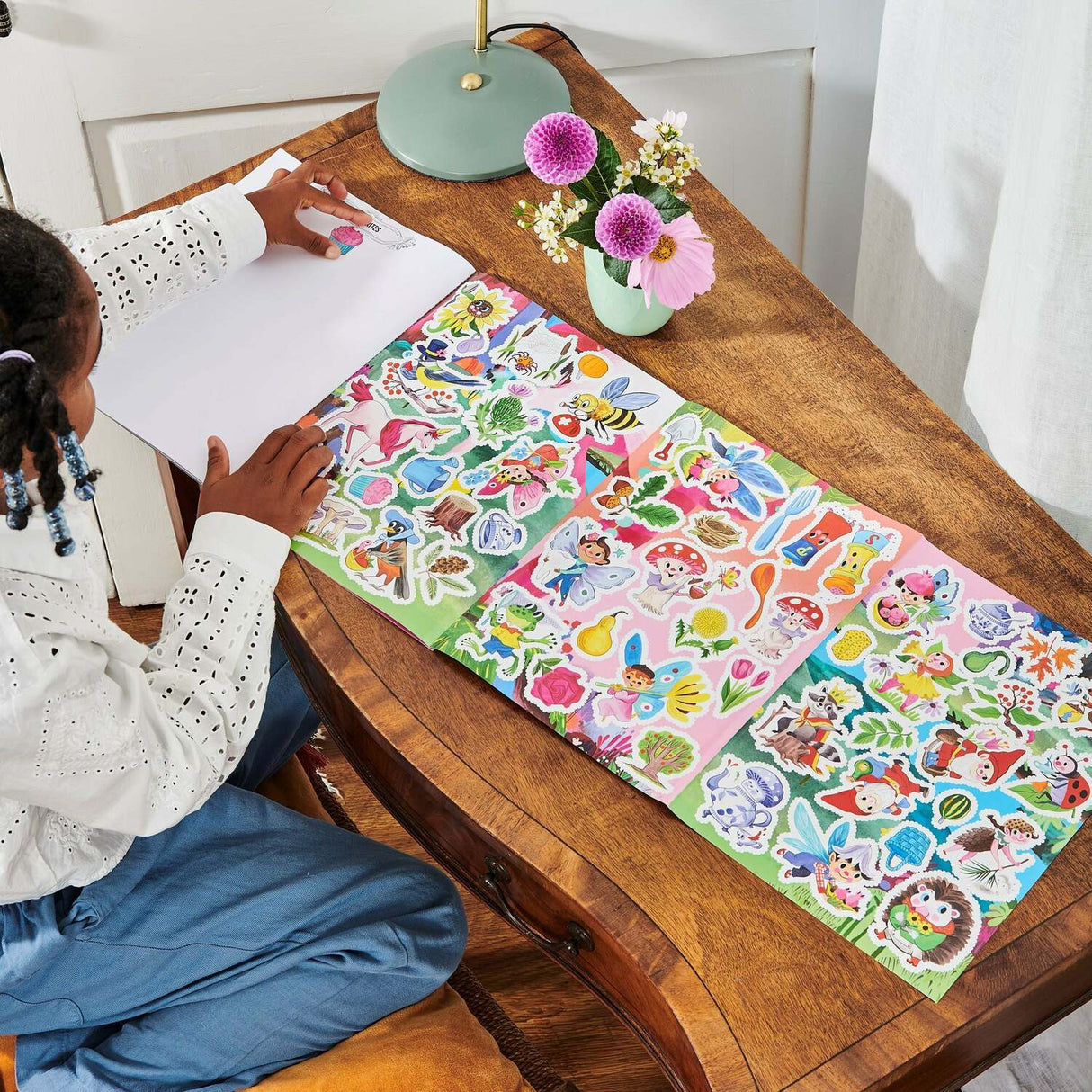 Learn to Draw Magical Creatures (Art book with Stickers)