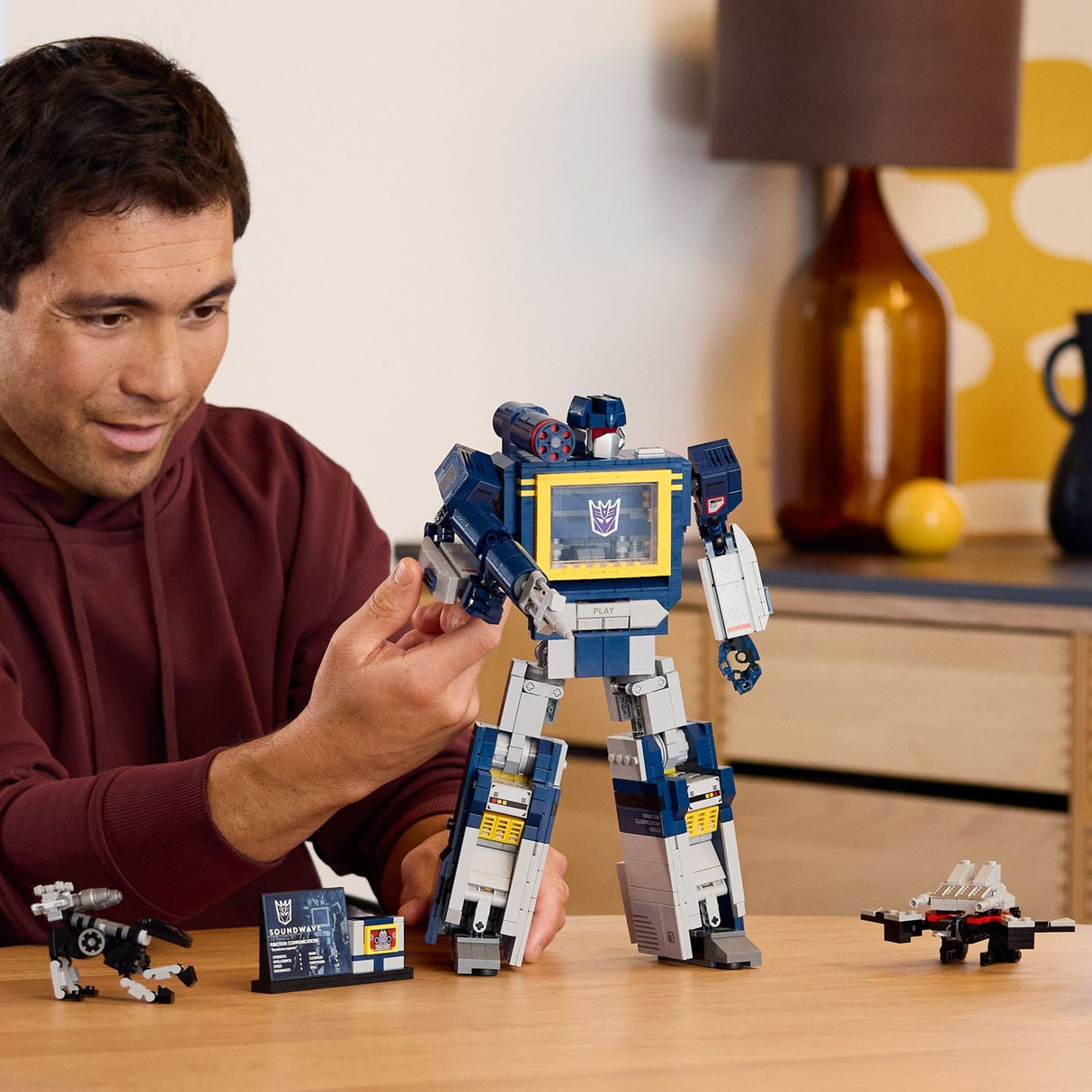 LEGO Icons: Transformers: Soundwave