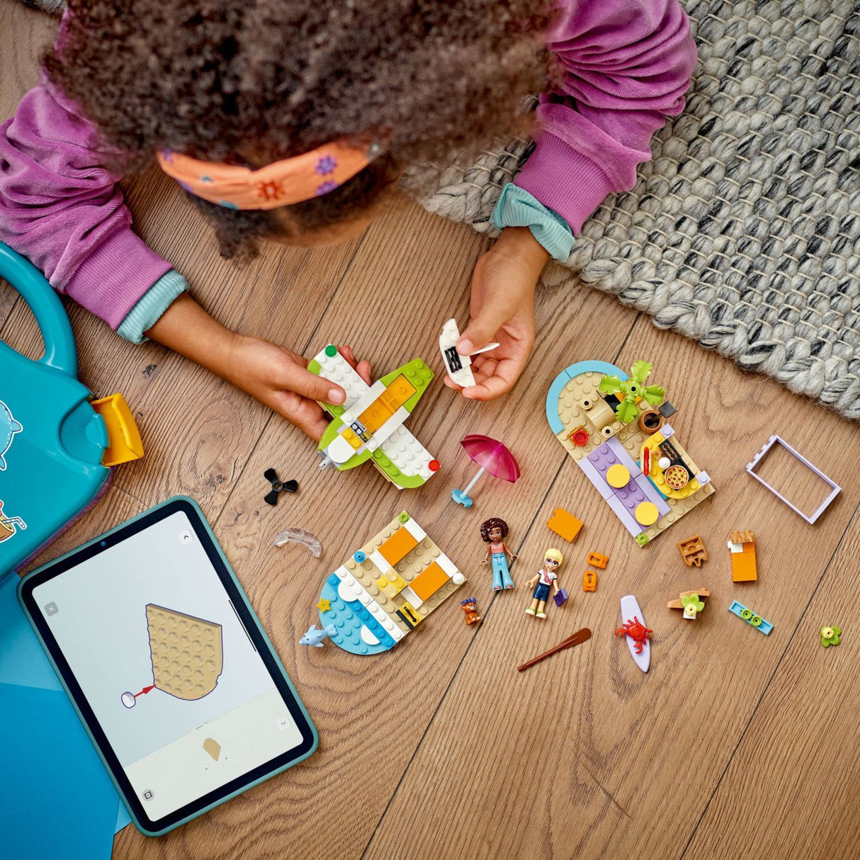 LEGO Friends: Creative Beach and Travel Suitcase