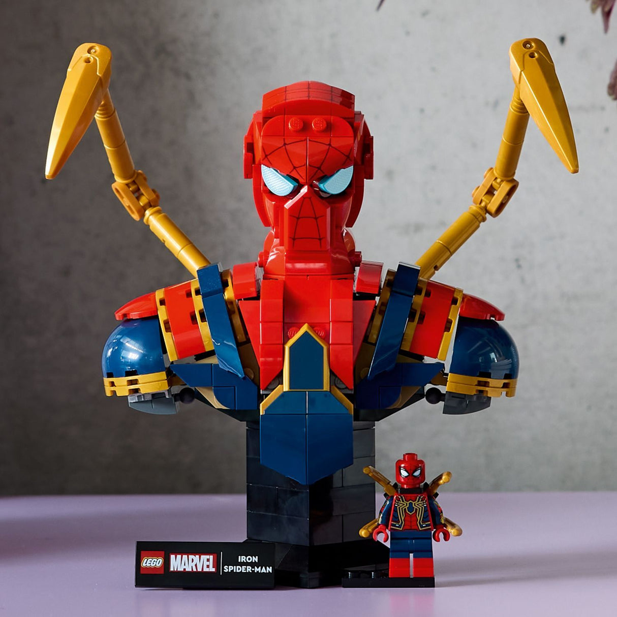 LEGO Super Heroes Marvel: Iron Spider-Man Bust