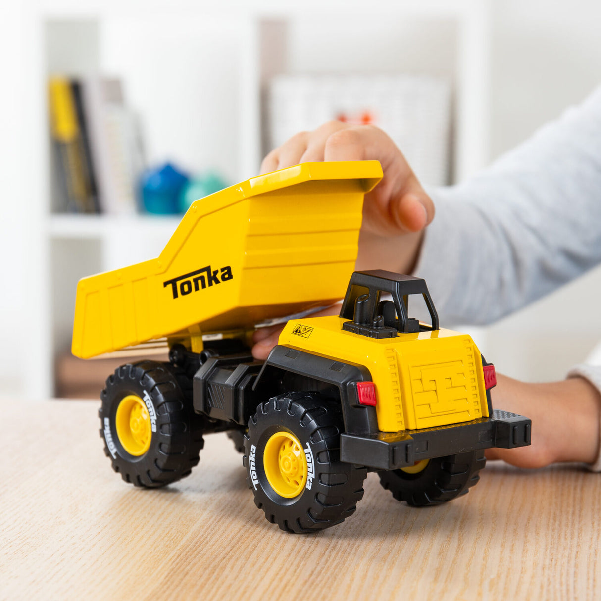 Tonka Classic Retro Dump Truck