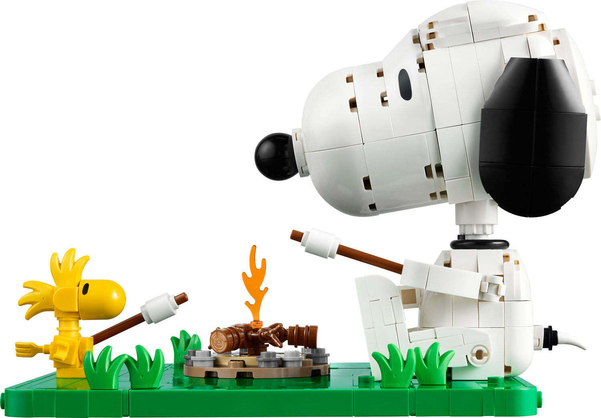 IDEAS Peanuts Snoopy's Doghouse