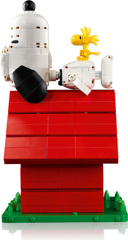 IDEAS Peanuts Snoopy's Doghouse