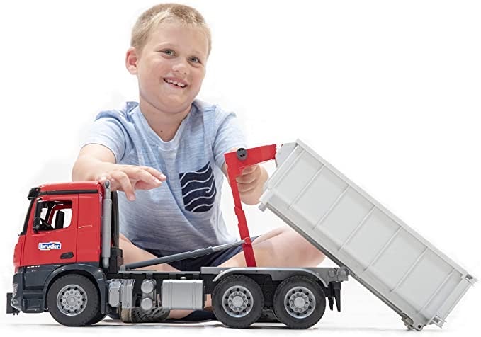 MB Arocs Truck with Roll-Off