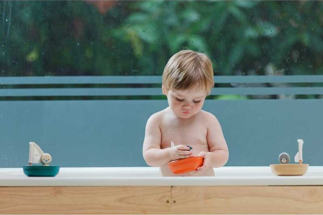 Sailing Boat - Penguin