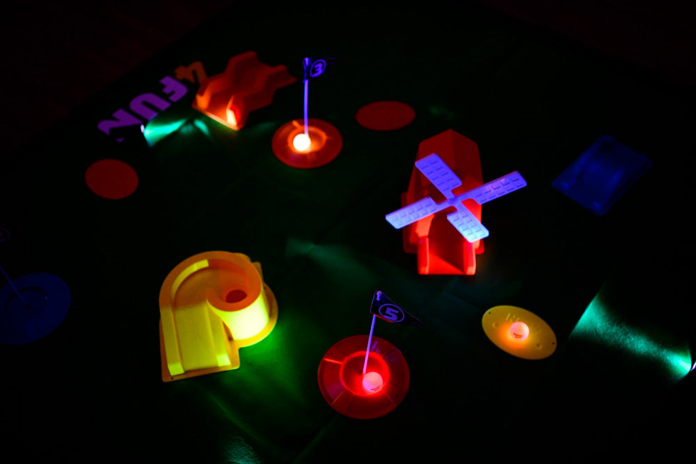 4FUN Deluxe Cosmic Glow Mini Golf