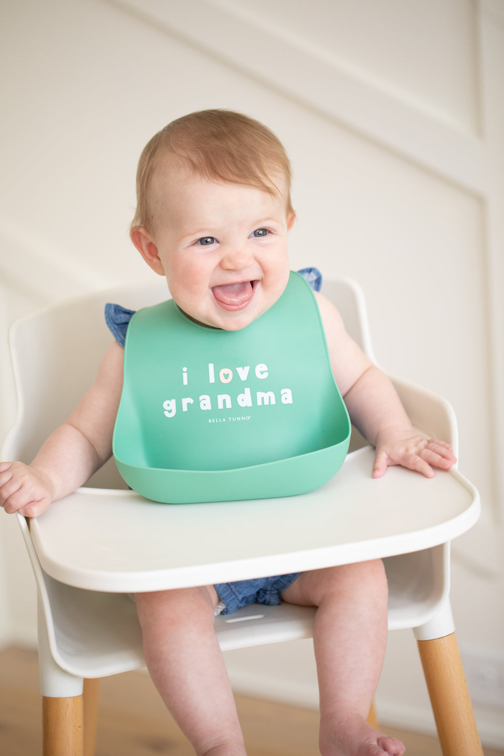 Love Grandma Wonder Bib