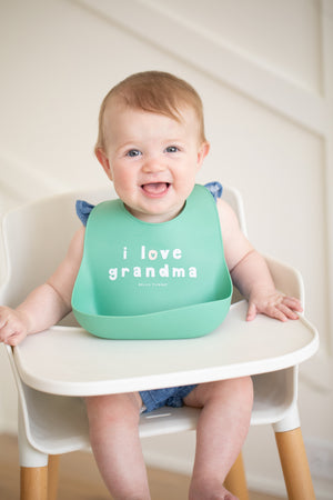 Love Grandma Wonder Bib