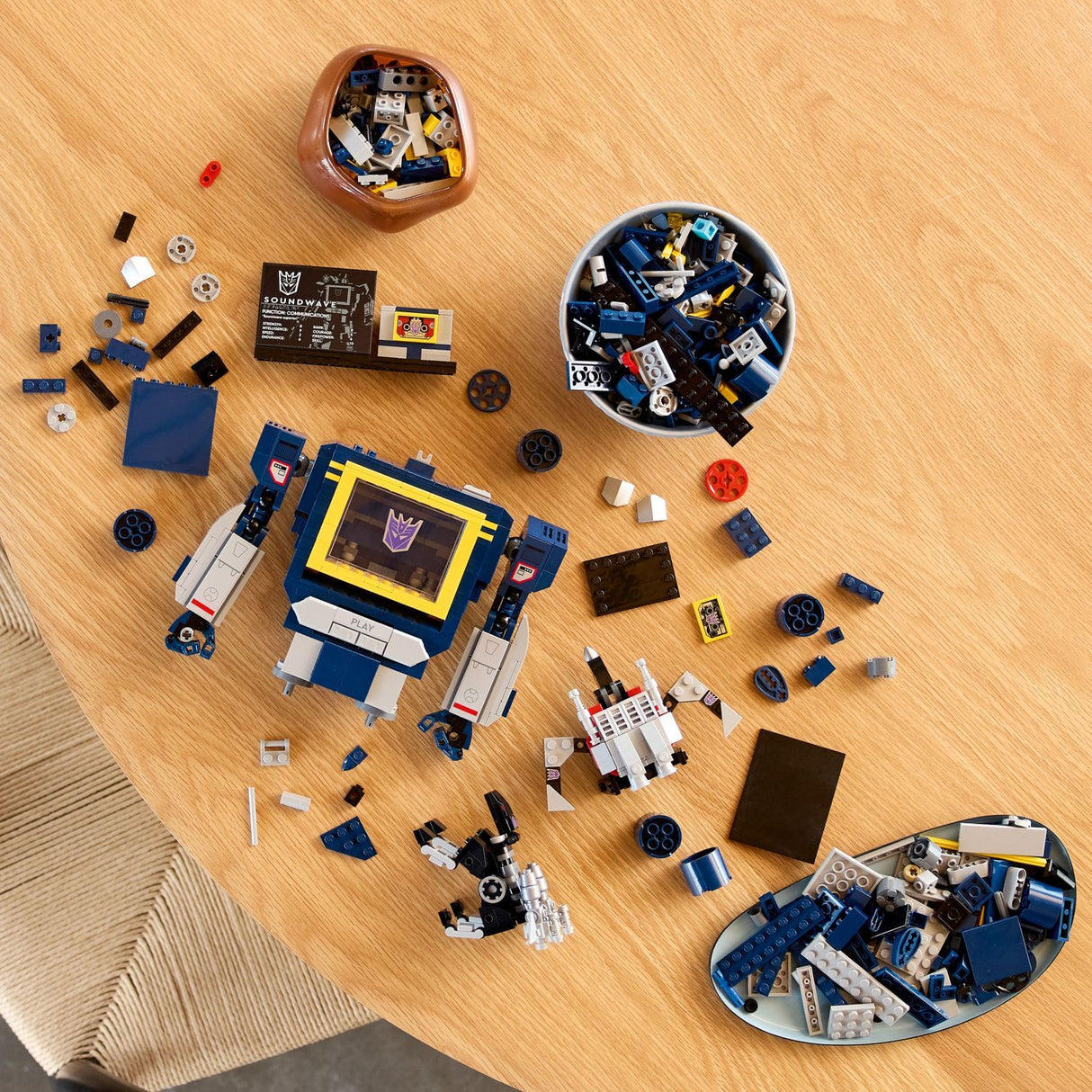 LEGO Icons: Transformers: Soundwave