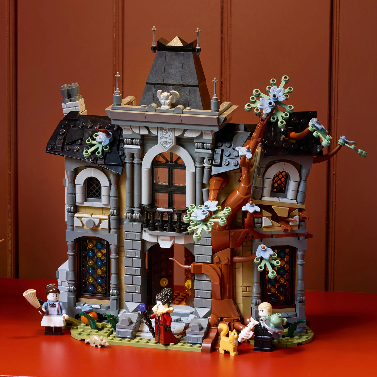 LEGO® Icons Mayor Manor