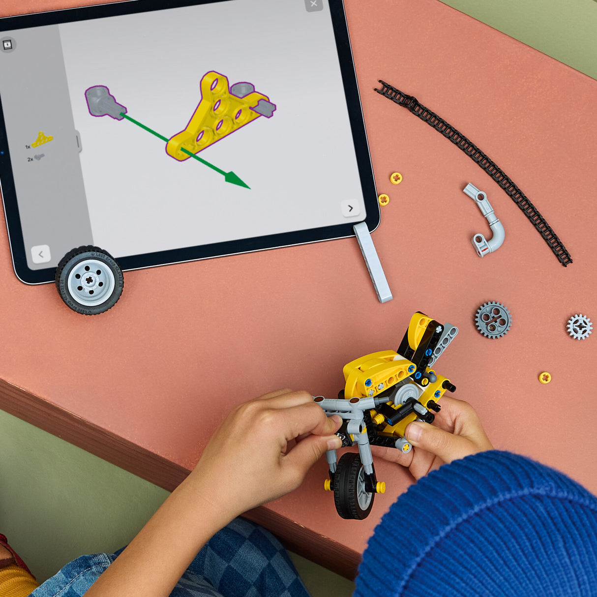 LEGO Technic: Yellow Motorcycle