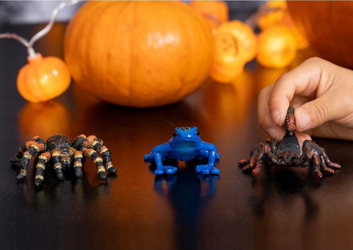 Blue Poison Dart Frog - Gingerbread House Toys