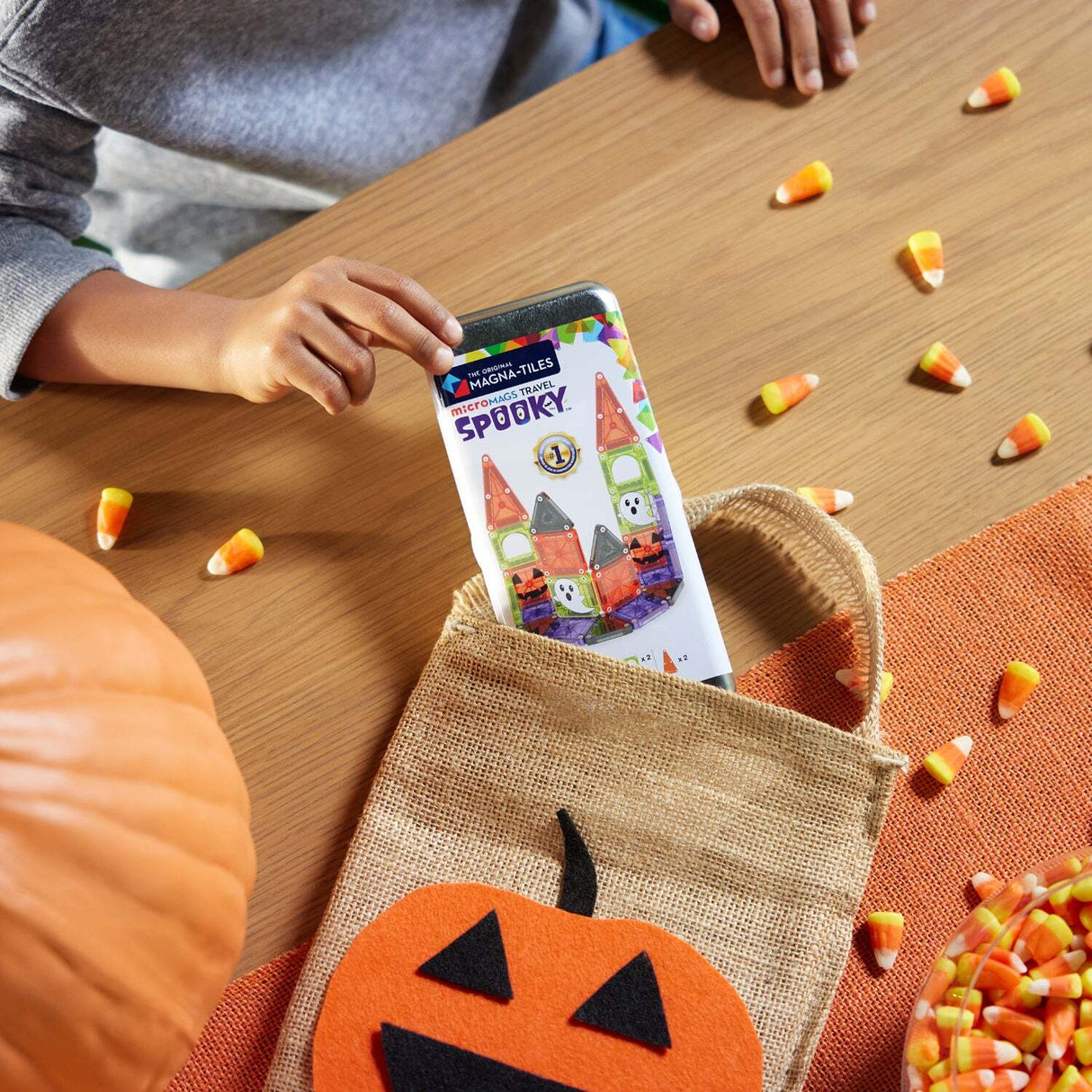 MAGNA-TILES microMAGS Spooky Travel 24-Piece Set