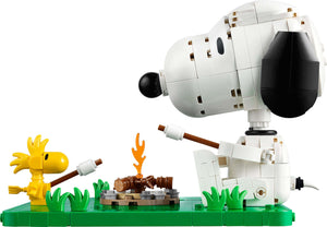 IDEAS Peanuts Snoopy's Doghouse