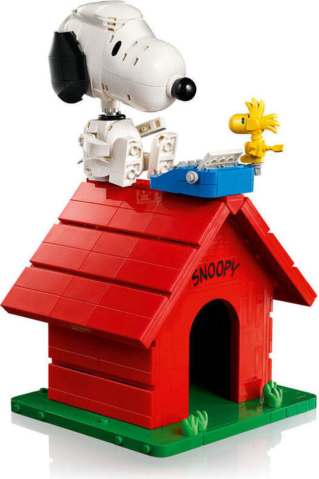 IDEAS Peanuts Snoopy's Doghouse