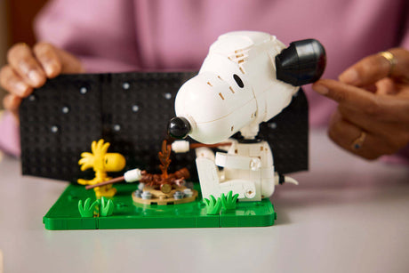 IDEAS Peanuts Snoopy's Doghouse