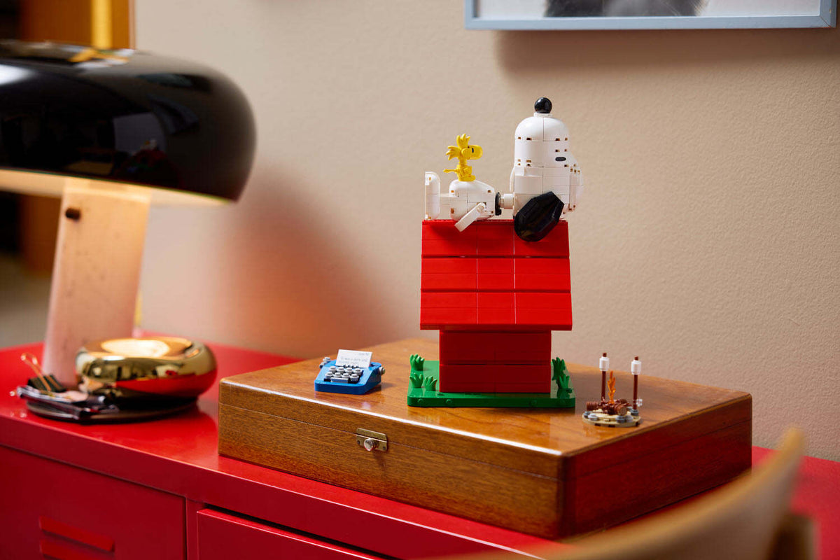 IDEAS Peanuts Snoopy's Doghouse