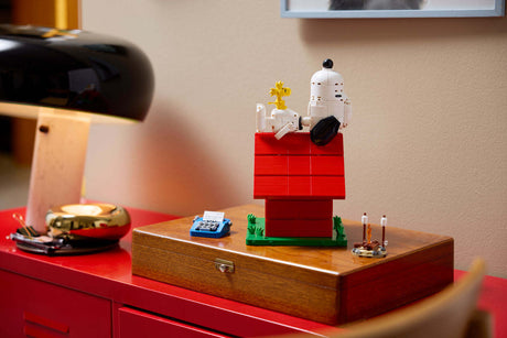 IDEAS Peanuts Snoopy's Doghouse