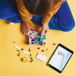 LEGO CREATOR Typewriter with Flowers