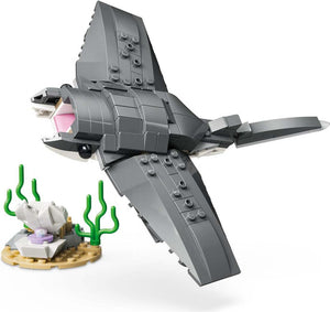 CREATOR 3 in 1 Fierce Shark with a Treasure Chest