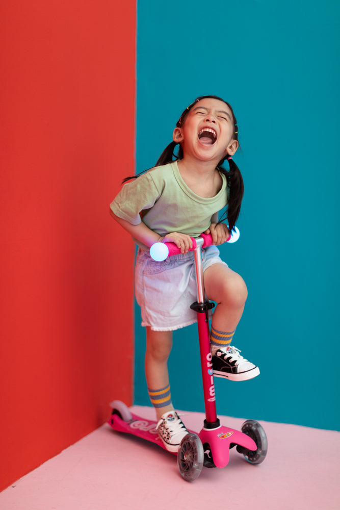 Micro Mini Deluxe Magic Scooter - Pink