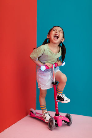 Micro Mini Deluxe Magic Scooter - Pink