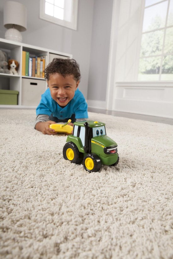 Tomy John Deere Johnny Tractor RC Radio-Controlled (RC) model Electric engine 1:32